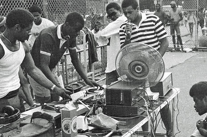 Precisamos recordar as raízes vermelhas do Hip-Hop