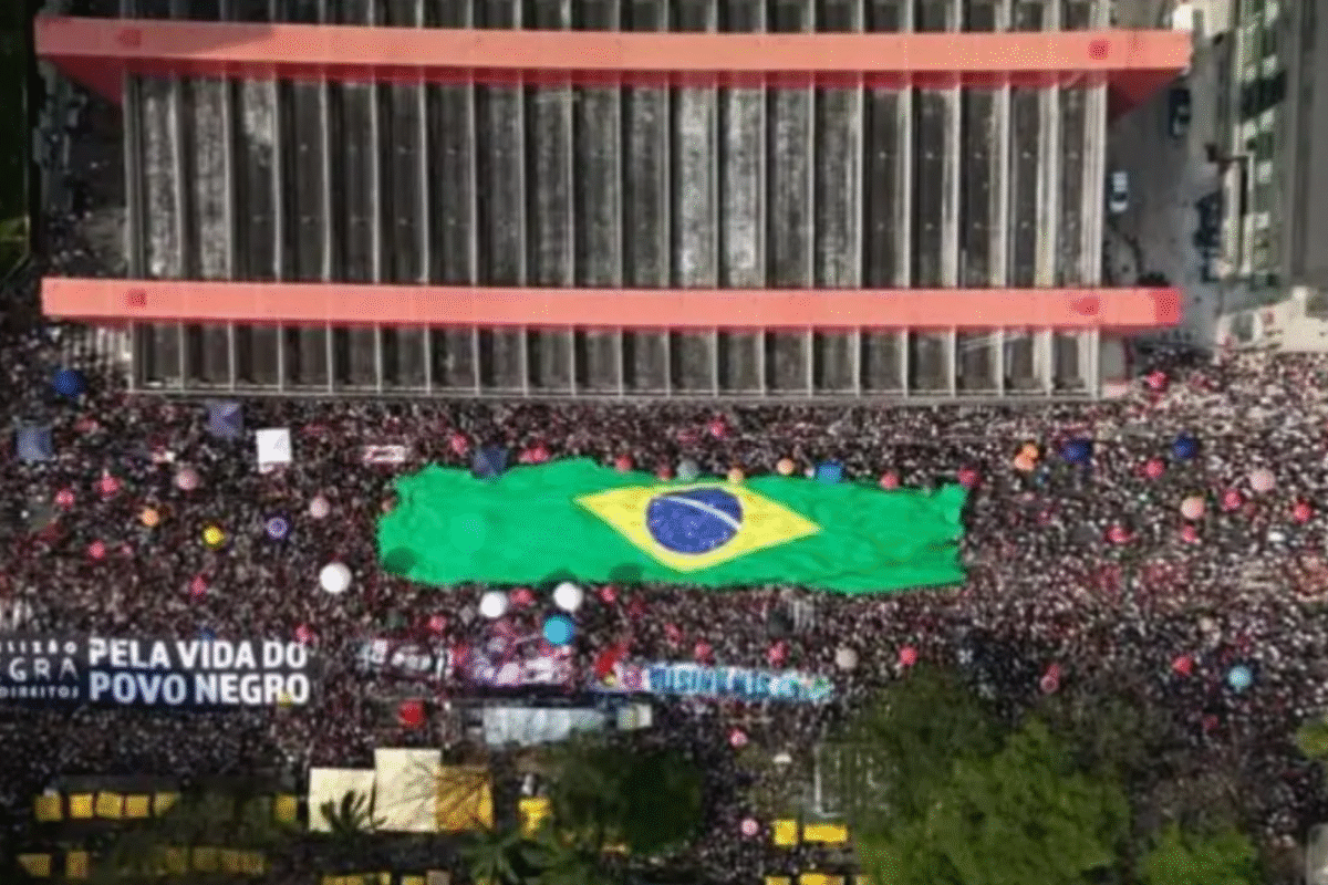 História dos movimentos sociais no Brasil: dos quilombos ao século XXI