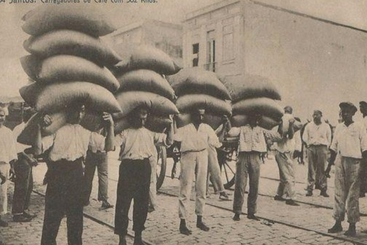 Escravidão explica PIB per capita persistentemente baixo na história do Brasil